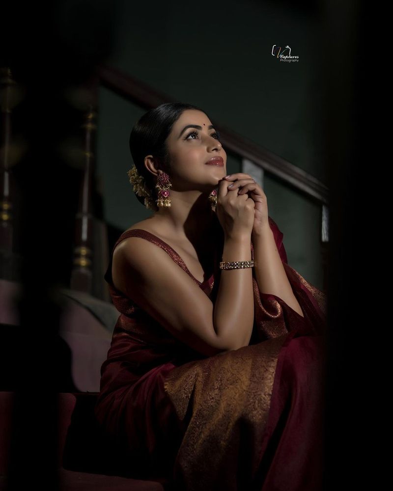 dhee fame heroin poorna turned traditional but her hotness never missed
