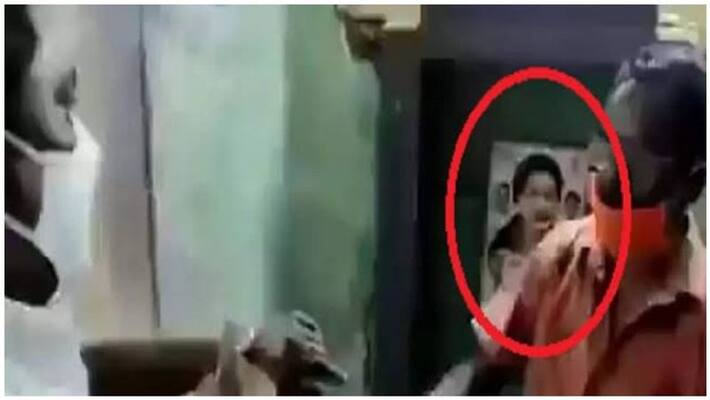 Post a picture of MK Stalin in the Tasmac store ... to bear the commission ... DMK Union Secretary Adavati Post a picture of MK Stalin in the Tasmac store ... to bear the commission ... DMK Union Secretary Adavati