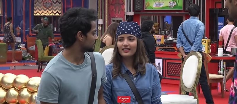 bigg boss season 5 shanmuk directly said on the face of siri that he is not interested on her