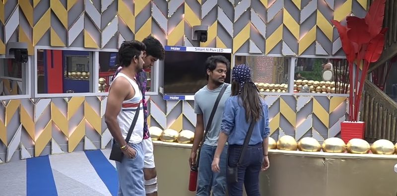 bigg boss season 5 shanmuk directly said on the face of siri that he is not interested on her