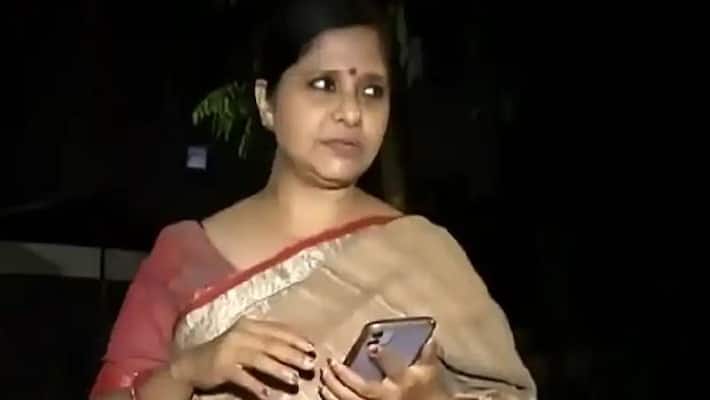 Delhi woman wearing a sari was denied entry in restaurant, NCW sent notice Delhi woman wearing a sari was denied entry in restaurant, NCW sent notice