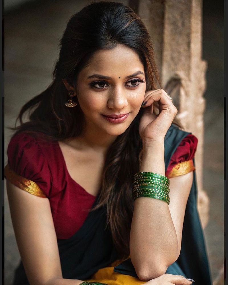 biggboss fame Aishwarya Dutta traditional half saree photos