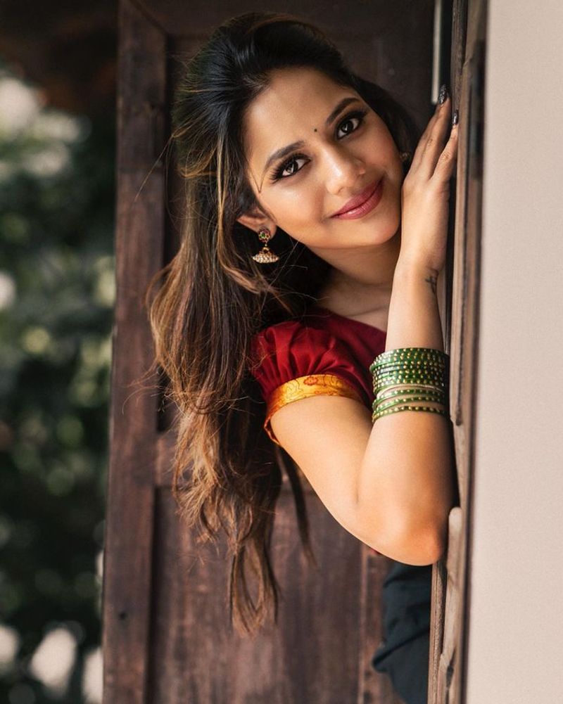 biggboss fame Aishwarya Dutta traditional half saree photos