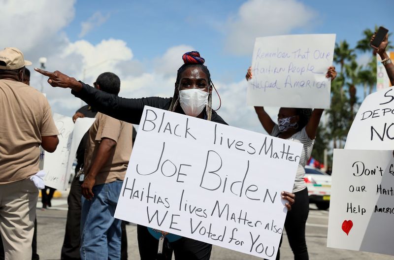 Shocking images of horse mounted US police officers whipping Haitian migrants on US Mexico border