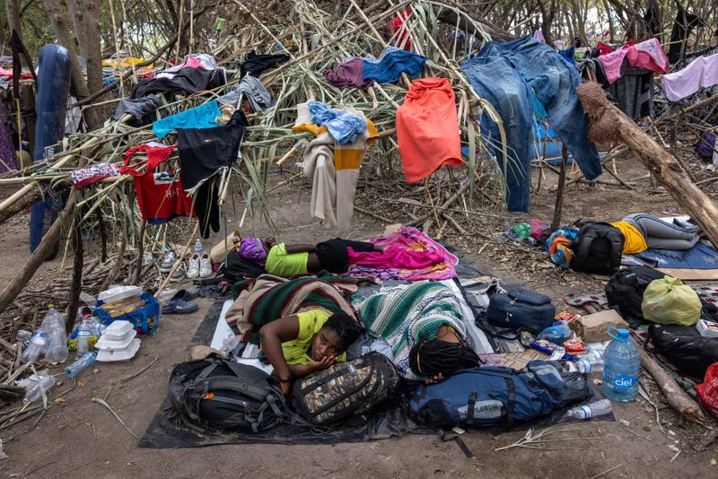 Shocking images of horse mounted US police officers whipping Haitian migrants on US Mexico border