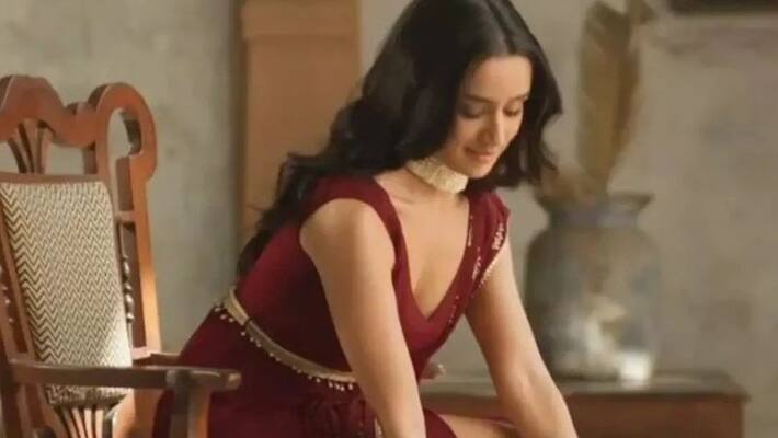 Shraddha kapoor enjoys auto ride in Mumbai Shraddha kapoor enjoys auto ride in Mumbai