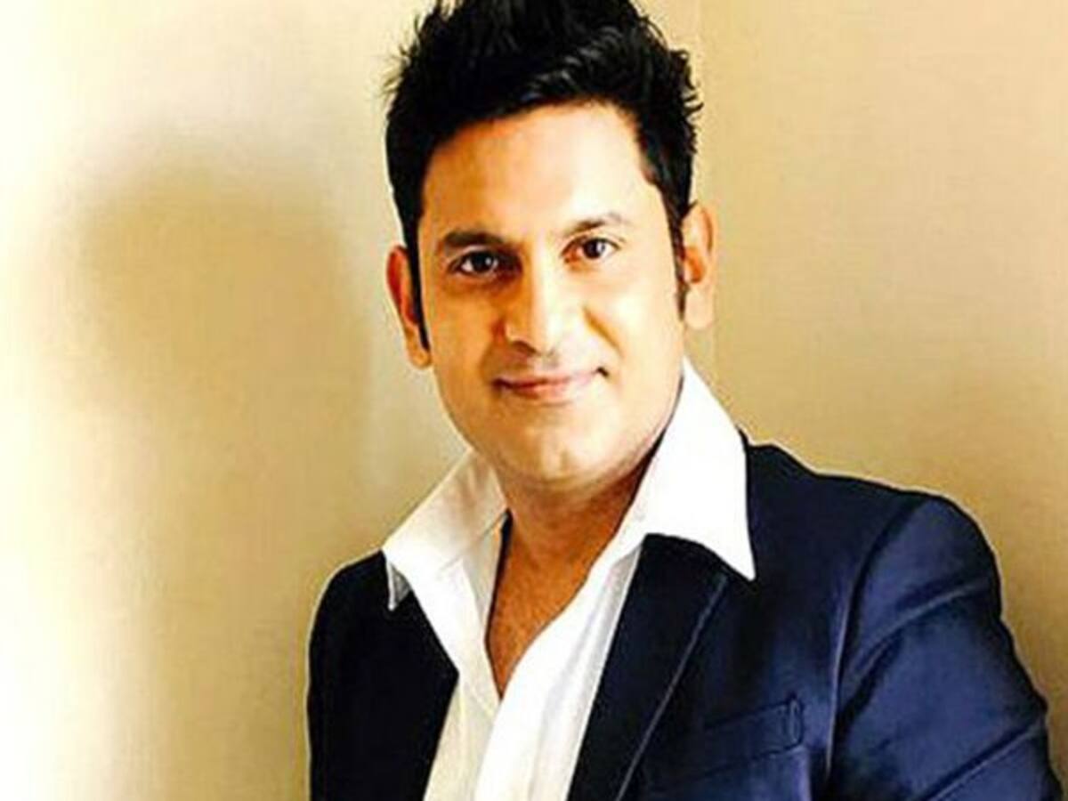 Manoj Muntashir issues an unconditional apology for hurting