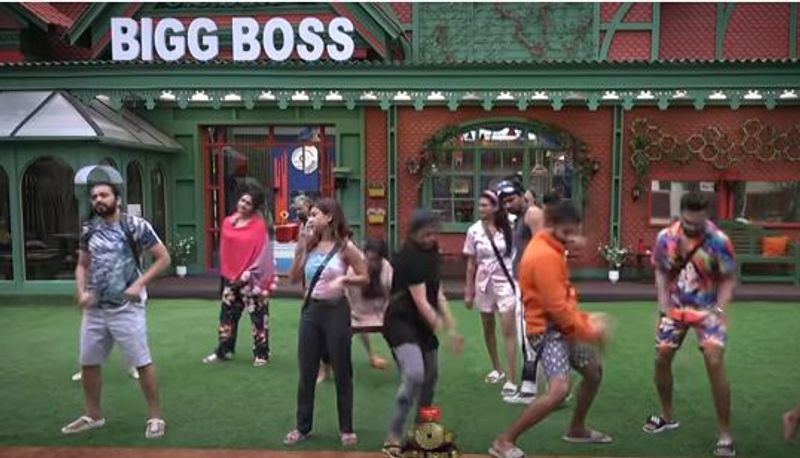 siri priyanka and other biggboss5 members revealed they first love emotional