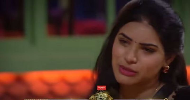 siri priyanka and other biggboss5 members revealed they first love emotional