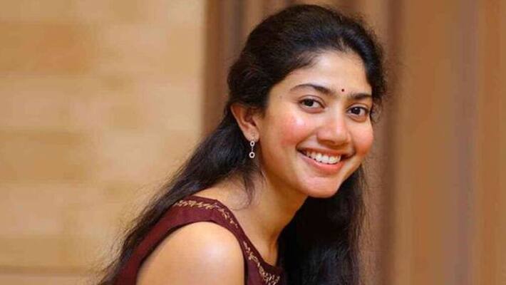 sai pallavi flying in sky as mahesh babu prises her dance in love story sai pallavi flying in sky as mahesh babu prises her dance in love story