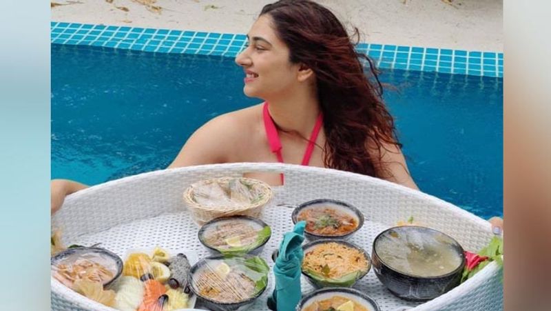 bade acche lagte hai 2 actress disha parmar enjoying vacation with husband rahul vaidya at maldives