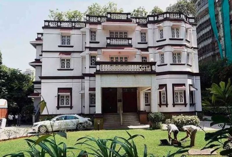 Todays Celebrity Lifestyle: These are the seven rich people of India, whose bungalow price surprises everyone