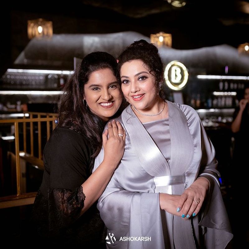 Actress meena birthday party sneha preetha hari and more celebrities participating Photos
