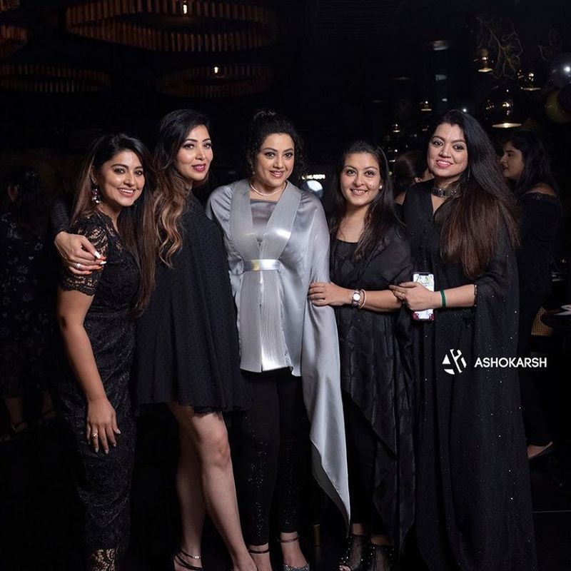 Actress meena birthday party sneha preetha hari and more celebrities participating Photos