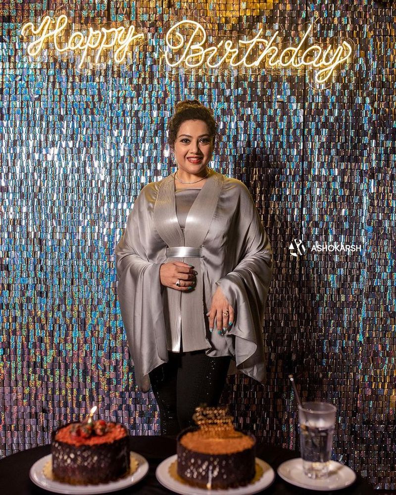 Actress meena birthday party sneha preetha hari and more celebrities participating Photos