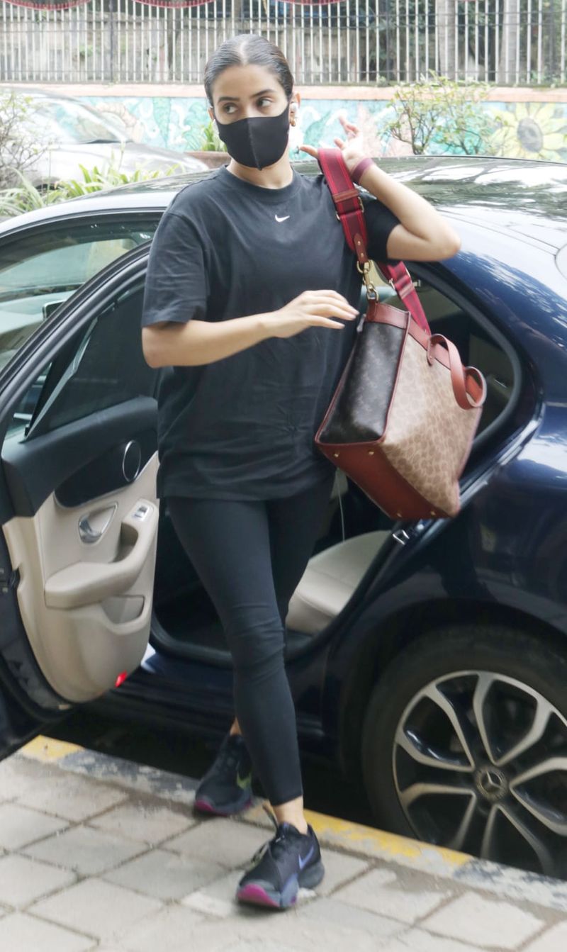Malaika Arora to Sidharth Malhotra to Karishma Tanna: 7 celebs spotted looking stylish as ever-SYT