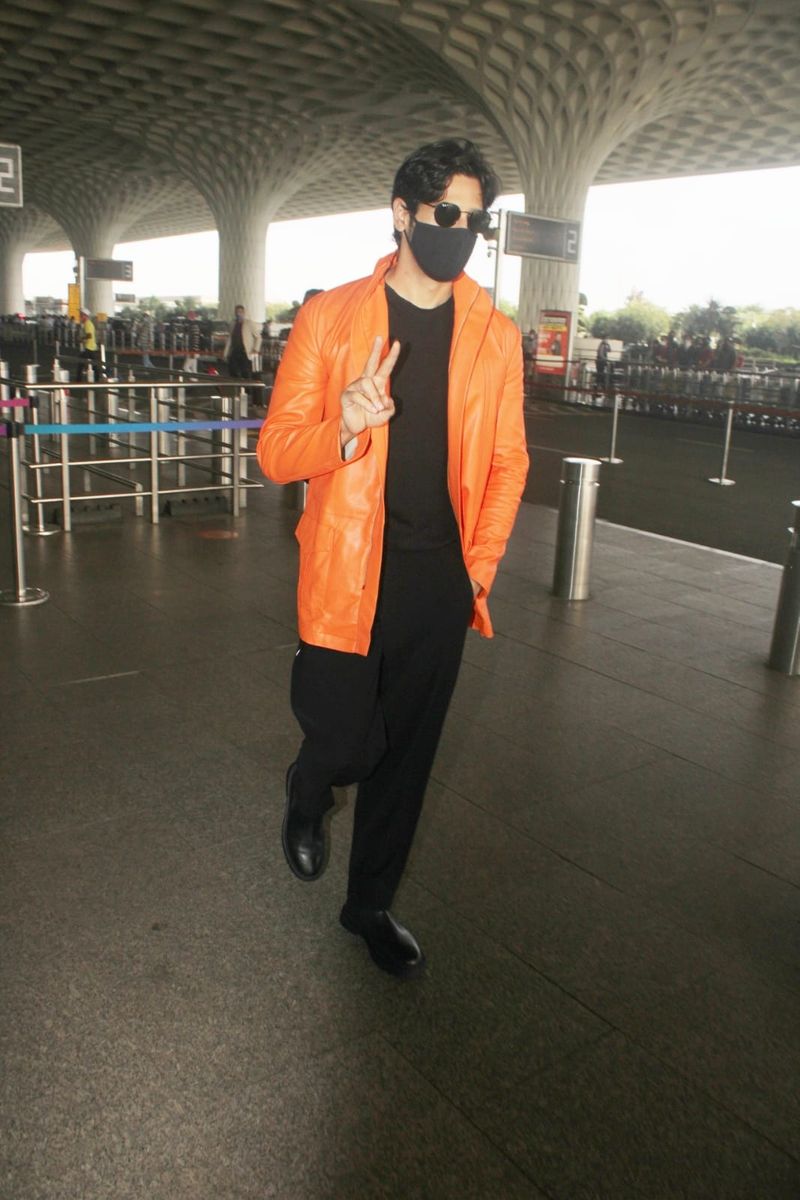 Malaika Arora to Sidharth Malhotra to Karishma Tanna: 7 celebs spotted looking stylish as ever-SYT