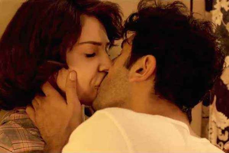 Hottest Kissing scenes in Bollywood by star actors
