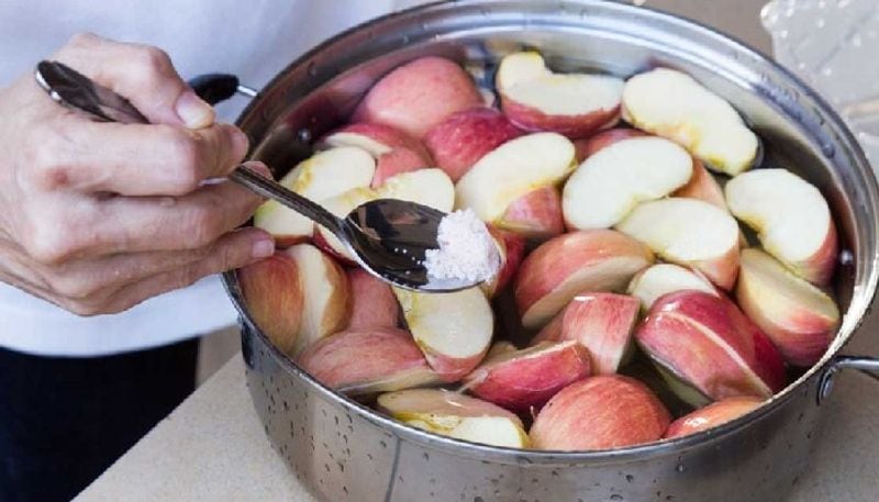 kitchen hacks for preventing fruits turning brown colour
