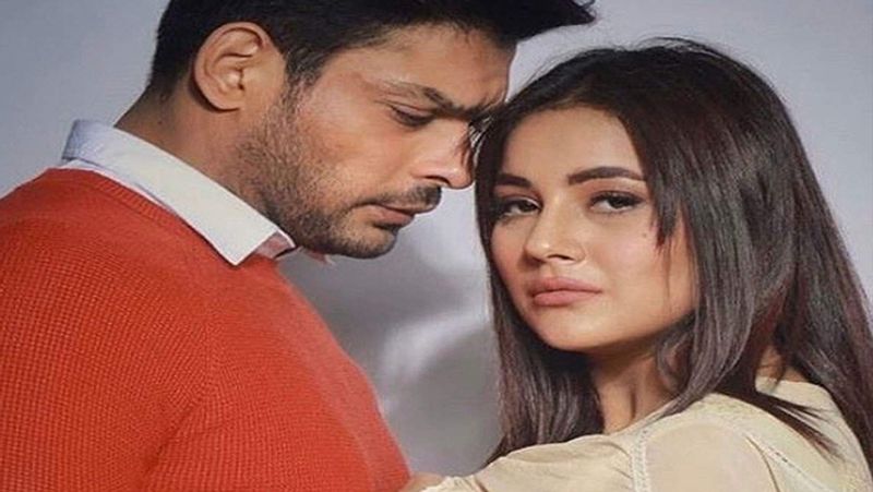 Hina Khan reveals she go to sleep daily after reading her old chat with Siddharth Shukla