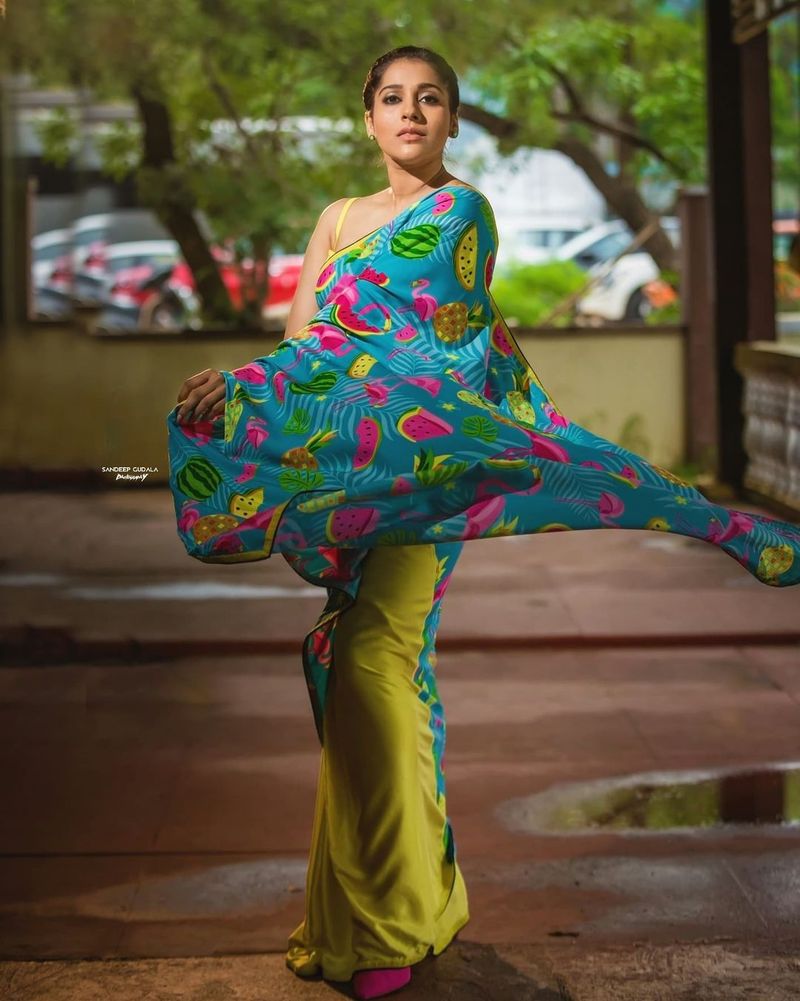jabardasth rashmi amazing hot saree looks back mind block pics viral