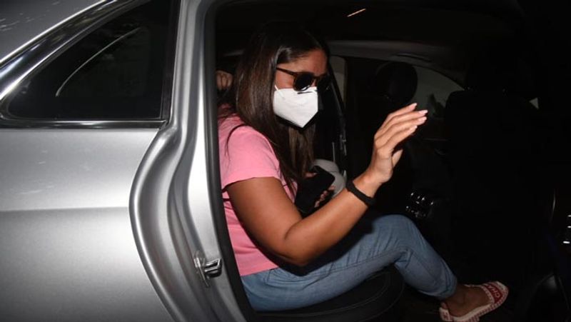 Kareena Kapoor skin color change after she return from vacation with family