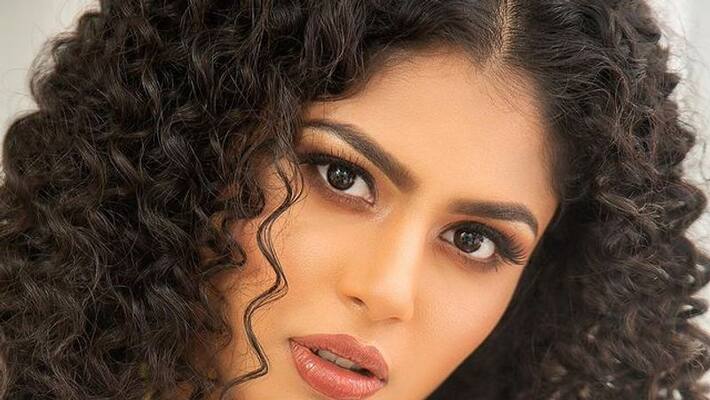 Jathi Ratnalu Faria Abdullah in Manchu Vishnu D&D Double Jathi Ratnalu Faria Abdullah in Manchu Vishnu D&D Double