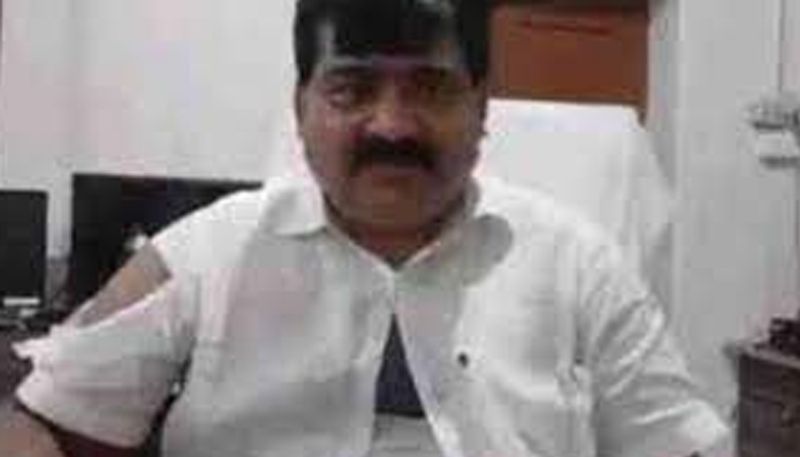 uttar pradesh news congress workers attack on bjp mp sangam lal gupta in pratapgarh