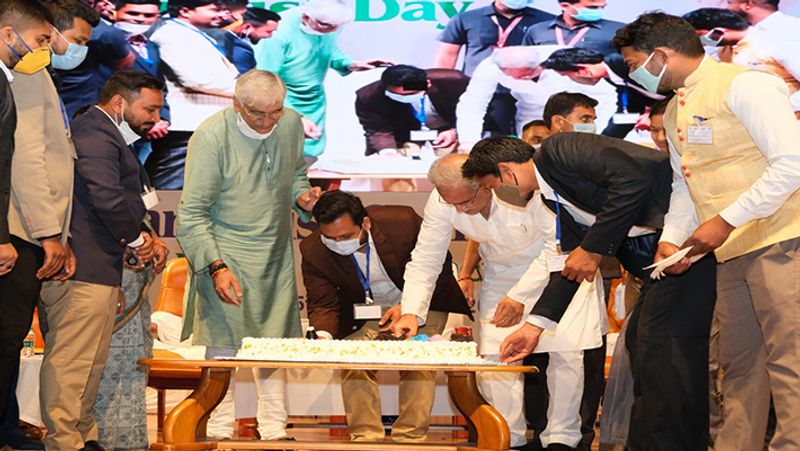 Medicines will be available at half price CM appeals to increase production of generic medicines on World Pharmacist Day