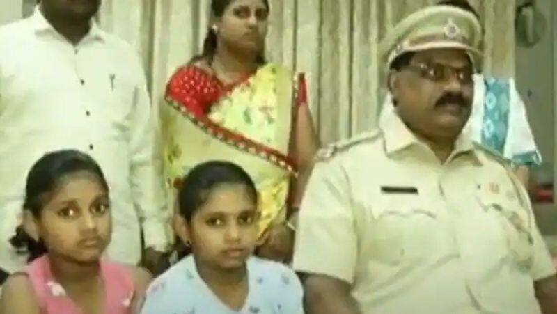 Maharashtra Polcie Inspector dies of corona, son made silicon statue in memory in sangli