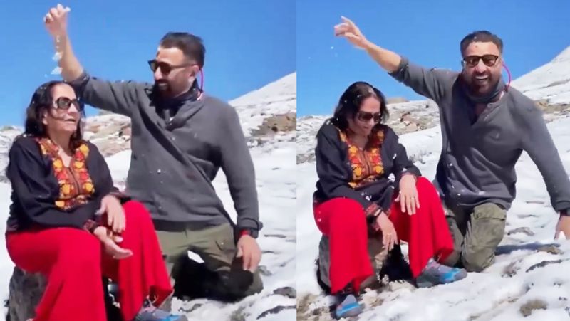 Sunny Deol was seen throwing snow on his mother Prakash kaur