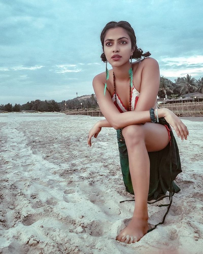 Amalapaul glaumour show in Bikini photoshoot became viral