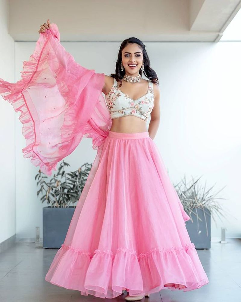 Amalapaul glaumour show in Bikini photoshoot became viral
