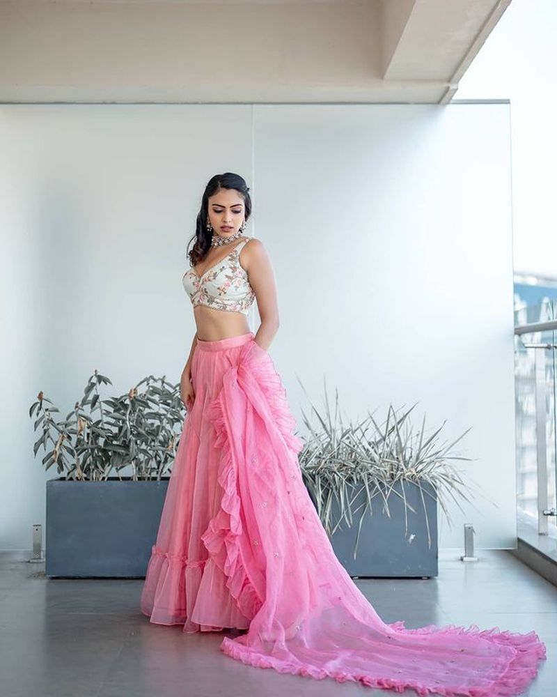 Amalapaul glaumour show in Bikini photoshoot became viral