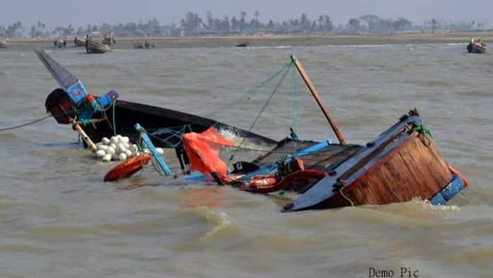 bihar big acciden boat drowned in gandak river many of passengers missing dead body found search operation bihar big acciden boat drowned in gandak river many of passengers missing dead body found search operation