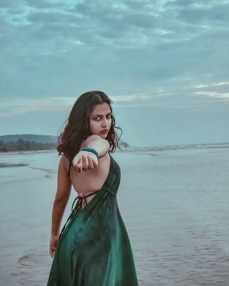 Deepika Padukone look-alike Malayalam actress Amala Paul bikini photo