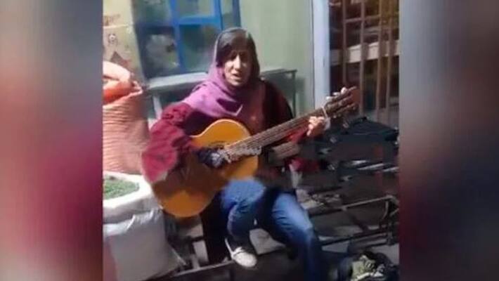 Video of a woman singing a song in a public place in Iran goes viral Video of a woman singing a song in a public place in Iran goes viral