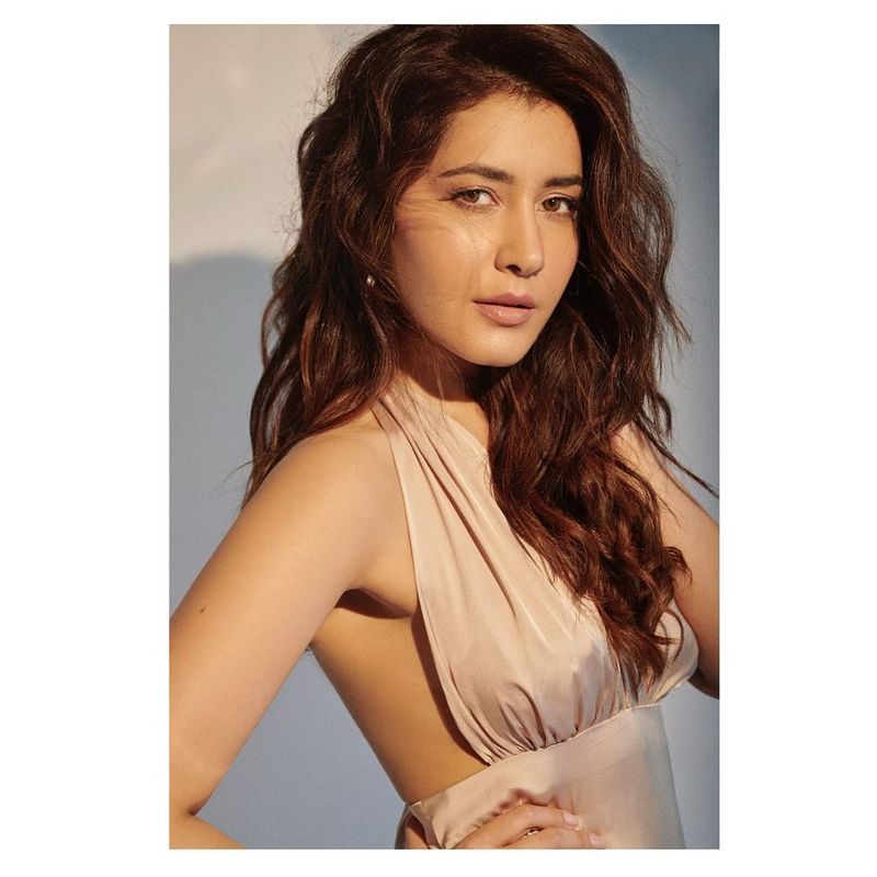 hot beauty raashi khanna goes back less her latest photo shoot sets fire to internet