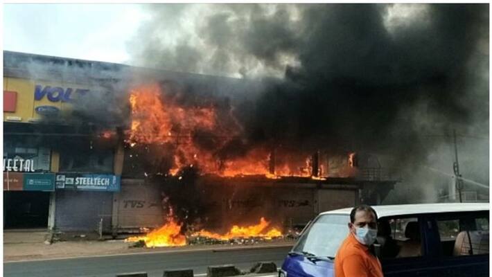 fire accident in kannur thana grays motors building fire accident in kannur thana grays motors building