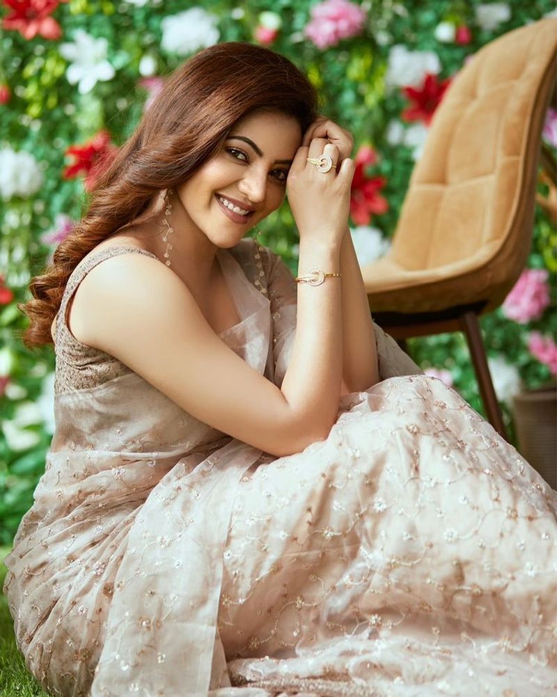 Look like Samantha and Nayantara Mixture Actress Athulyaa amazes in every pose