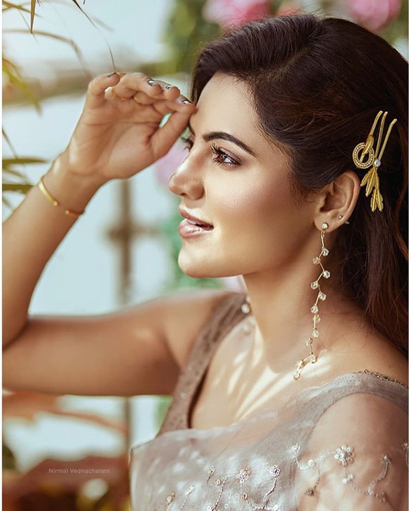 Look like Samantha and Nayantara Mixture Actress Athulyaa amazes in every pose
