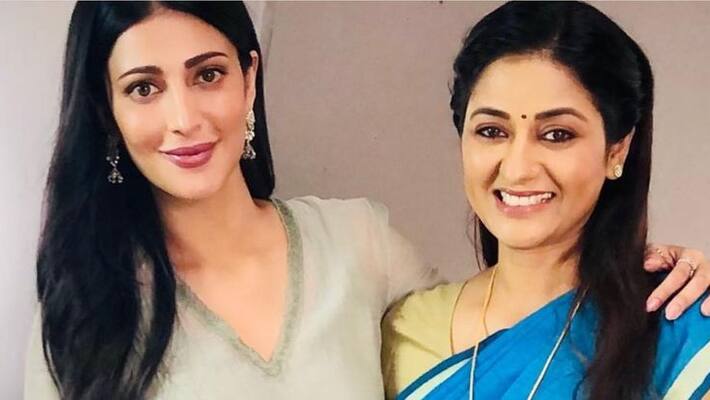 koodevide Aditi Teacher with Shruti Haasan Sreedhanya shared pictures koodevide Aditi Teacher with Shruti Haasan Sreedhanya shared pictures