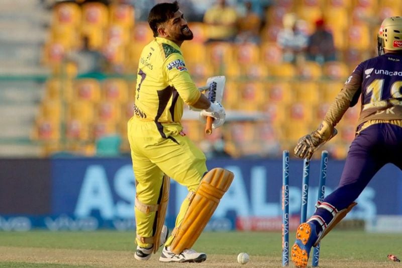 IPL 2021 See the thrill of the match between CSK and KKR in 10 photos