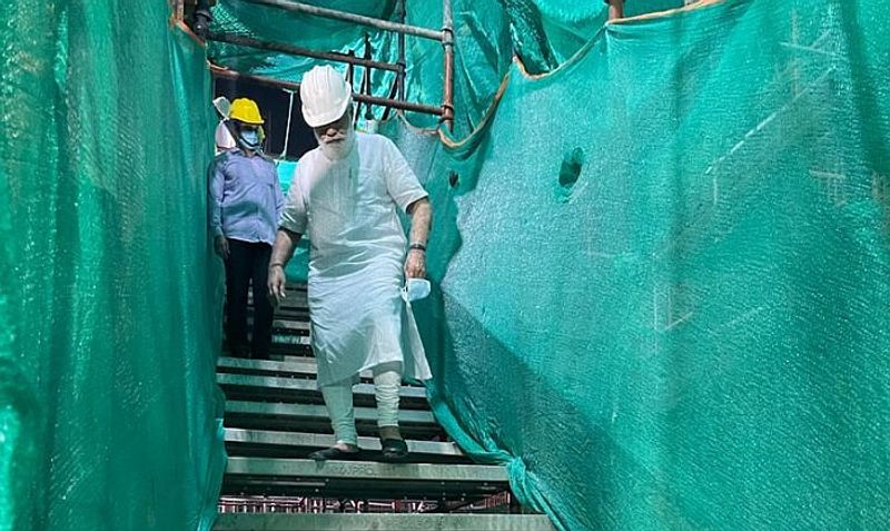 PM Modi visits new Parliament construction at night, reviews progress VPN