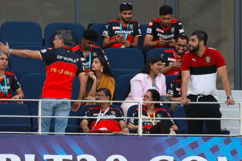 Rcb batsmen ab de Villiers son disappointed after his father got out see the photos here