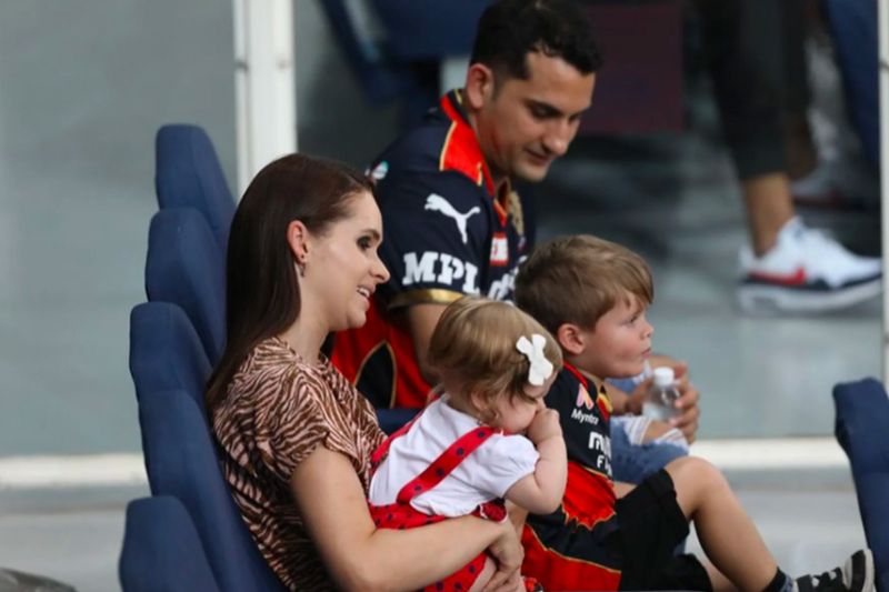 IPL 2021: ab de Villiers son disappointment after his father get out, Rohit and Hardik wife cheering the team