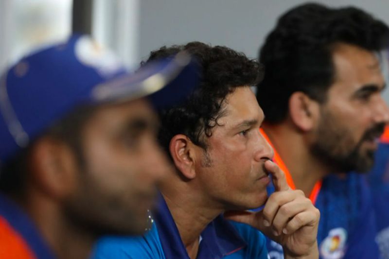 Rcb batsmen ab de Villiers son disappointed after his father got out see the photos here