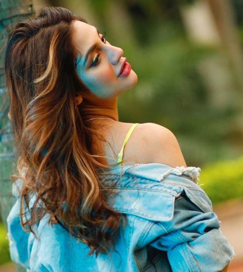 nusrat jahan new look break attention of internet bjc