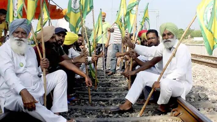 Haryana lakhimpur violence Samyukt Kisan Morcha will hold nationwide rail roko andolan on october 18 Haryana lakhimpur violence Samyukt Kisan Morcha will hold nationwide rail roko andolan on october 18