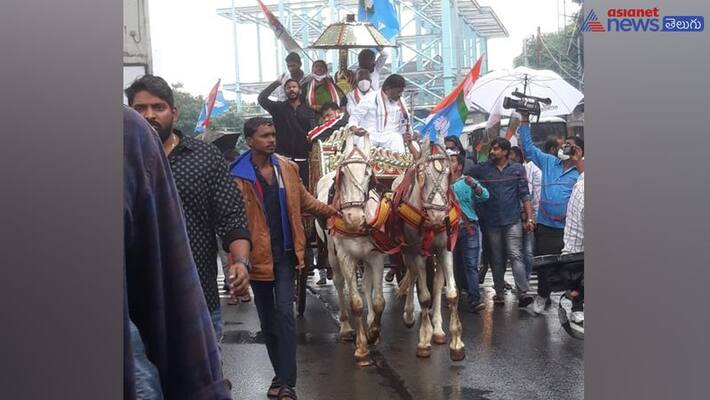 Bharat Bandh: Telangana Congress leaders arrested as reched by horse riding Bharat Bandh: Telangana Congress leaders arrested as reched by horse riding
